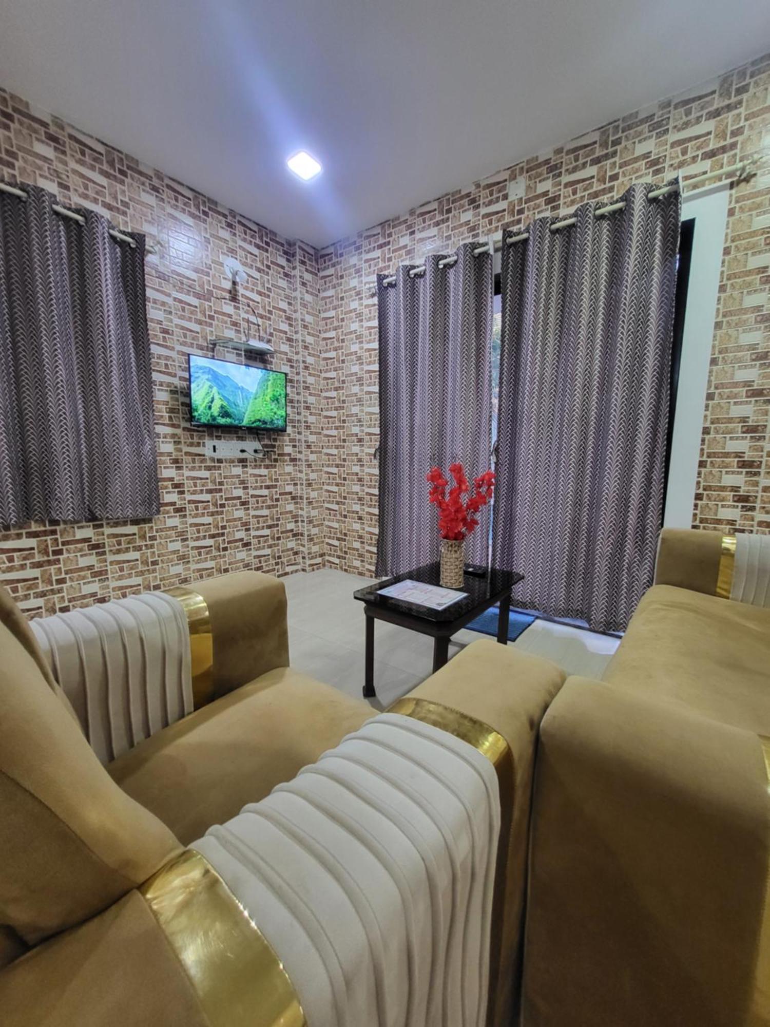 The Perfect Stays Para Disco Big Pool Cricket Turf Villa Lonavala Exterior foto