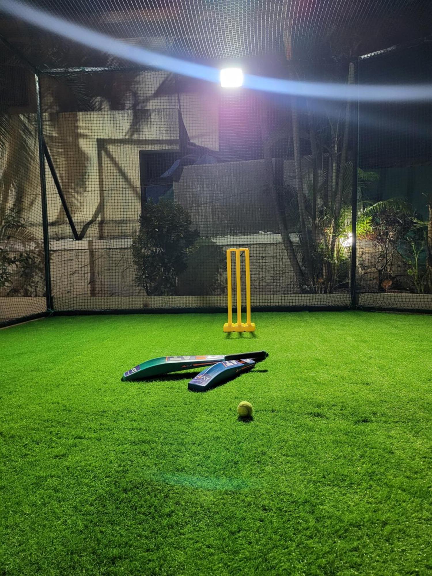 The Perfect Stays Para Disco Big Pool Cricket Turf Villa Lonavala Exterior foto