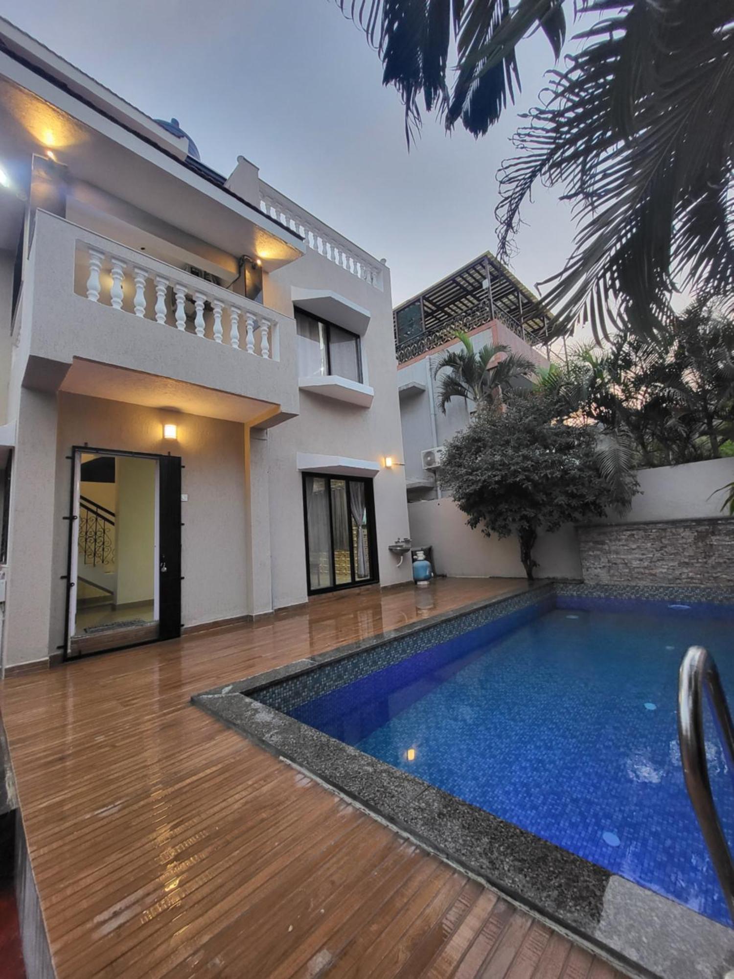 The Perfect Stays Para Disco Big Pool Cricket Turf Villa Lonavala Exterior foto
